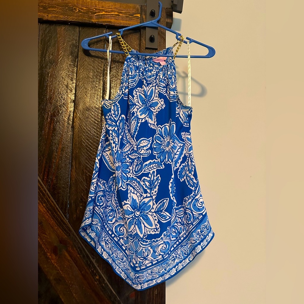 Lilly Pulitzer Silk Blue Floral Preppy Chain
Handkerchief Top - Size Small